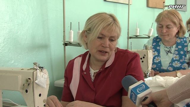 Марлевые повязки шьют в белоомутском подразделении Луховицкого аграрно-промышленного техникума смотреть онлайн