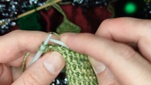 Вязаная спицами ёлочка на Новый год! / Новогодняя ёлочная игрушка своими руками