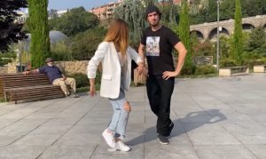 Лезгинка 2023 Девушка Танцует Красиво В Парке Тбилиси Чеченская Песня Трата Тара Ра Рам  ALISHKA Хит