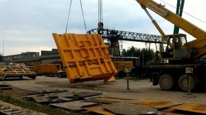 Кантовка кузова БЕЛАЗа 7555 двумя кранами