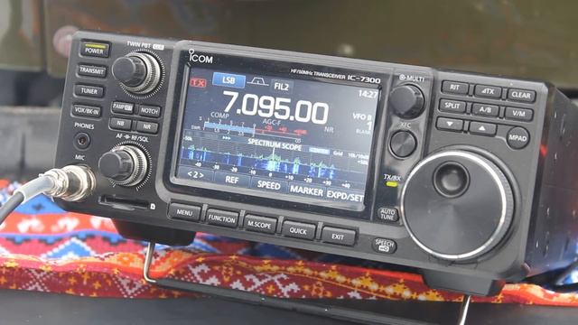 Радиосвязь с берега р. Нара. Жарим картошку. Manpack Day RU2DX смотреть онлайн