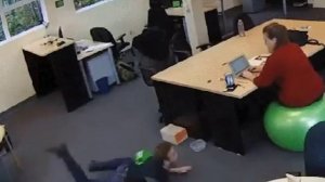 0128 Резиновый мяч лопнул