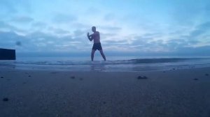 Так бесконечна морская гладь, как одиночество мое