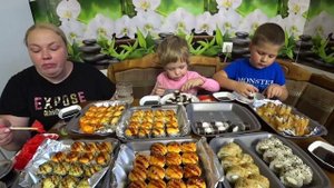 мукбанг много роллов/ день рождения Аксиньи