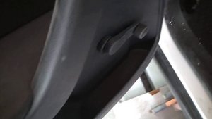 Как снять ручку стеклоподъемника Шкода Йети Skoda Yeti.
