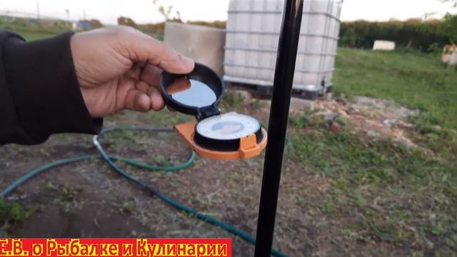 Определение глубины залегания воды на участке с помощью компаса.  Так делают опытные колодезники.