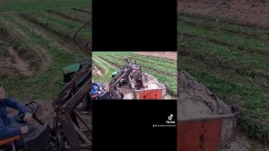 Мини- погрузчик и первый рейс на самодельном прицепе самосвал