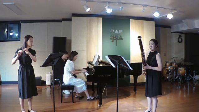 Beethoven Trio for flute, bassoon and piano I. Allegro смотреть онлайн