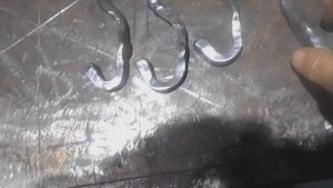 Делаем кованные крючки на вешалку - своими руками .