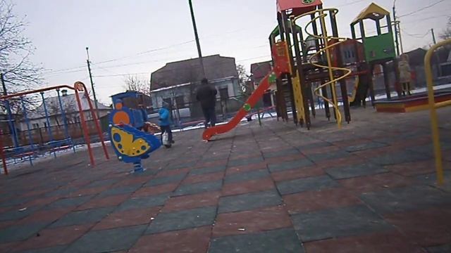 Моноколесо, А вам слабо? ребенок 5.5 лет уже научился. Катаемся на качеле, на моноколесе.