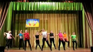 Монатик-Кружит танец