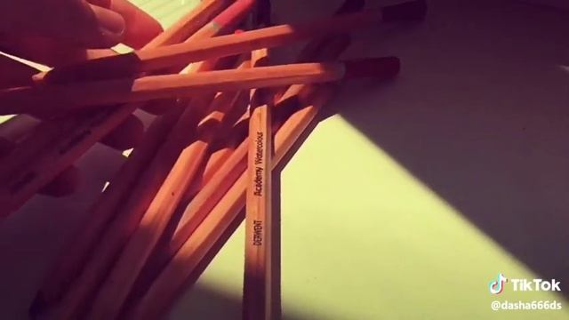 Каждый точит карандаши пытаясь сделать их......... смотреть онлайн