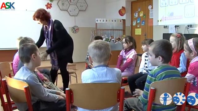 komunita смотреть онлайн