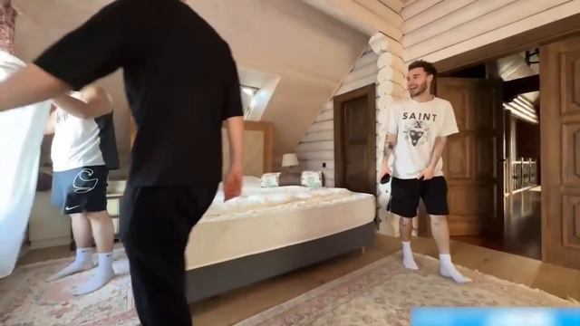 ХАЗЯЕВА ДЕЛАЮТ ОБЗОР НОВОЙ ДОРОГОЙ ДАЧИ | СТРИМ ХАТА 1 ДЕНЬ | смотреть онлайн