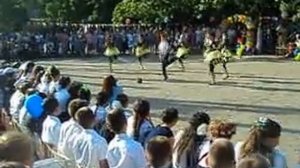 танец пчёл))) начальная школа