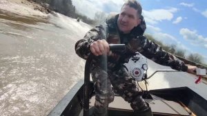 р.Киржач куча байдарок и лодки Гунч под моторами болотоходами Max motor