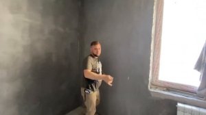 Очень интересный способ приемки работ по оштукатуриванию стен.