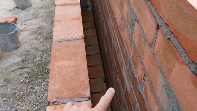 Кладка чернового кирпича.