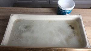 Как отмыть старые вещи после долгого хранения?