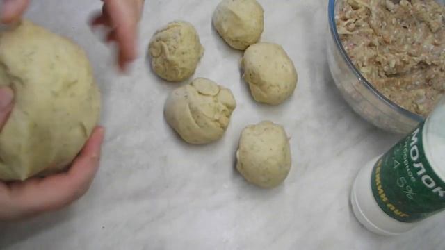 Мясной пирог из рогаликов с дрожжевого теста.
