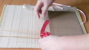 Бантик в горошек сделать легко и просто  на шашлычных палочках бант из атласной  ленты