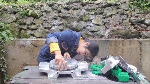 Восстановление подержанного старинного станка для резки.mp4