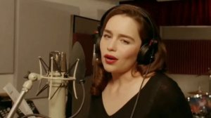 Эмилия Кларк поет Растафариэн Таргариен 1 час