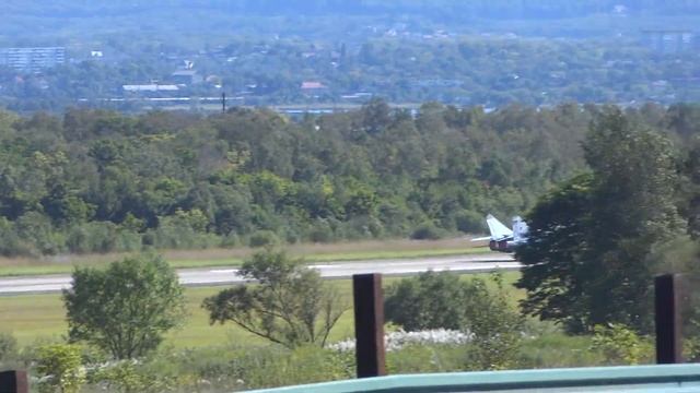 МИГ-31, взлет с Углового. смотреть онлайн