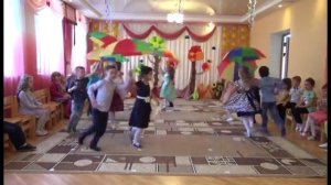 Танец с зонтиками в детском саду.mp4