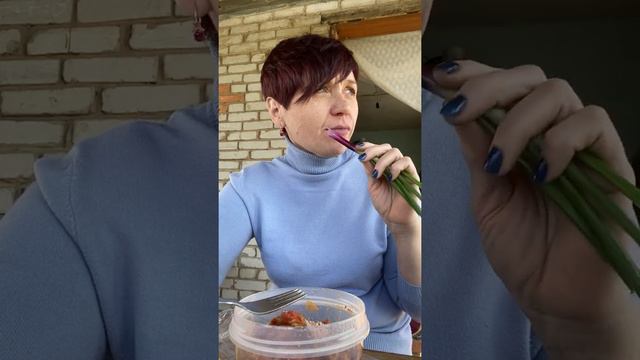 Жизнь кипит🤣#дача #мукбанг #обед смотреть онлайн