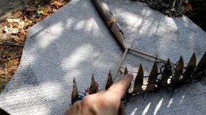 Пляжные грабли для поиска находок в воде.