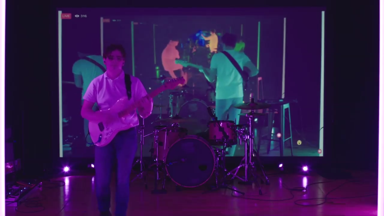 Клип из повторяющихся фрагментов в прямом эфире смотреть онлайн