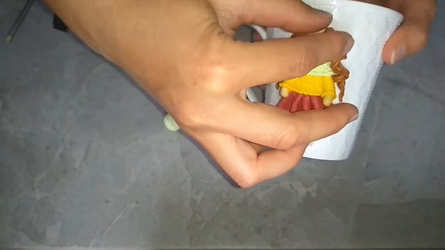 ? Мастер-класс: Декор кружки девочкой из полимерной глины Fimo