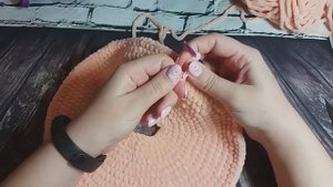 МК Вязаный пончик крючком! Вяжем плюшевый пончик диаметром 30 см! Плюшевая подушка!