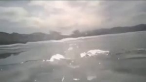 Машина уходит под лед на Байкале  жуткие кадры видеорегистратора