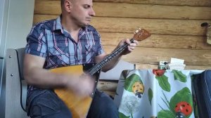 Светит месяц на балалайке. The month is shining on the balalaika.