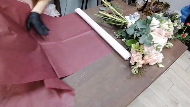 Майстэрня кветак, создание букета #flowers #цветы #букеты #флористика #mak_by #майстэрнякветак смотреть онлайн