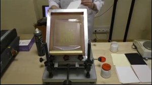 Как защититься от контрафакта: Трафаретный УФ лак светящийся в УФ свете