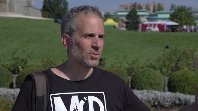 «Я желаю мира и всего самого лучшего. С праздником!», – Илиас из Греции,приехавший в Приднестровье♥️