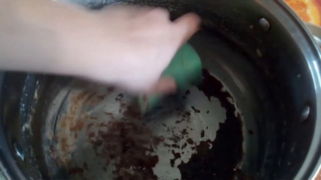 Как очистить кастрюлю после пригоревших молочных продуктов.26 09 2020. 18+ смотреть онлайн