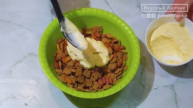 Постный салат. Простой салат на скорую руку. Салат с сухариками и фасолью | Вкусный Ларчик