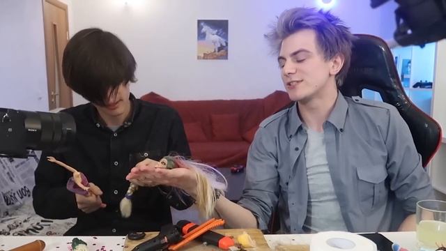 Мальчики делают УЖАСНЫЕ ПОДЕЛКИ ИЗ КУКОЛ И КАЛЕЧАТ СЕБЯ 30 МИНУТ смотреть онлайн