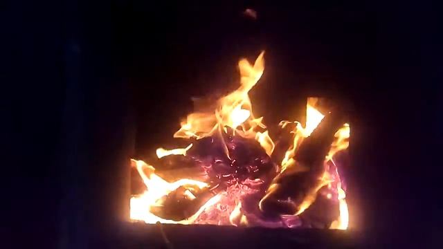 Расслабляющее видио «как горит огонь в печи» смотреть онлайн
