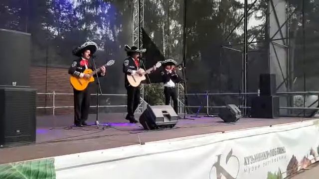 El mariachi loco - Мексиканское трио Мариачи Мехико в парке Сокольники
