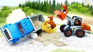 Мультики для детей с машинками - новые мультфильмы с игрушками 2020 - За двумя зайцами!.mp4