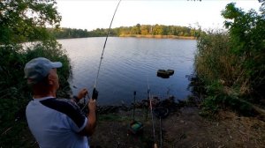 Адмірала перегара затягуе в воду по саму барсетку