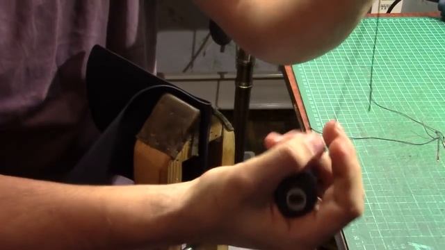 Как сделать ровный шов, Седельный шов, основы работы с кожей. смотреть онлайн