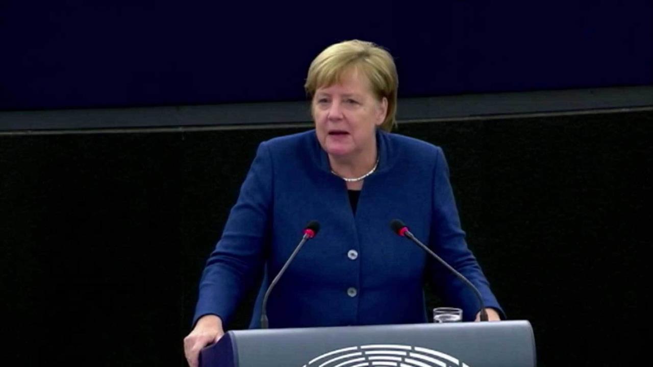 На сессии Европарламента Ангела Меркель заявила о необходимости создания "настоящей Европейской а...
