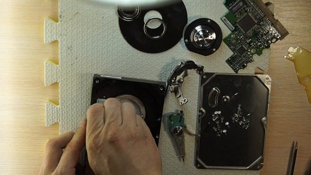 Золото и другие ценности из жесткого диска. Разборка HDD.