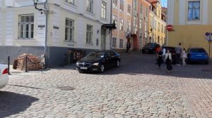 Эскорт и охрана президента.  Случайный момент на улице.